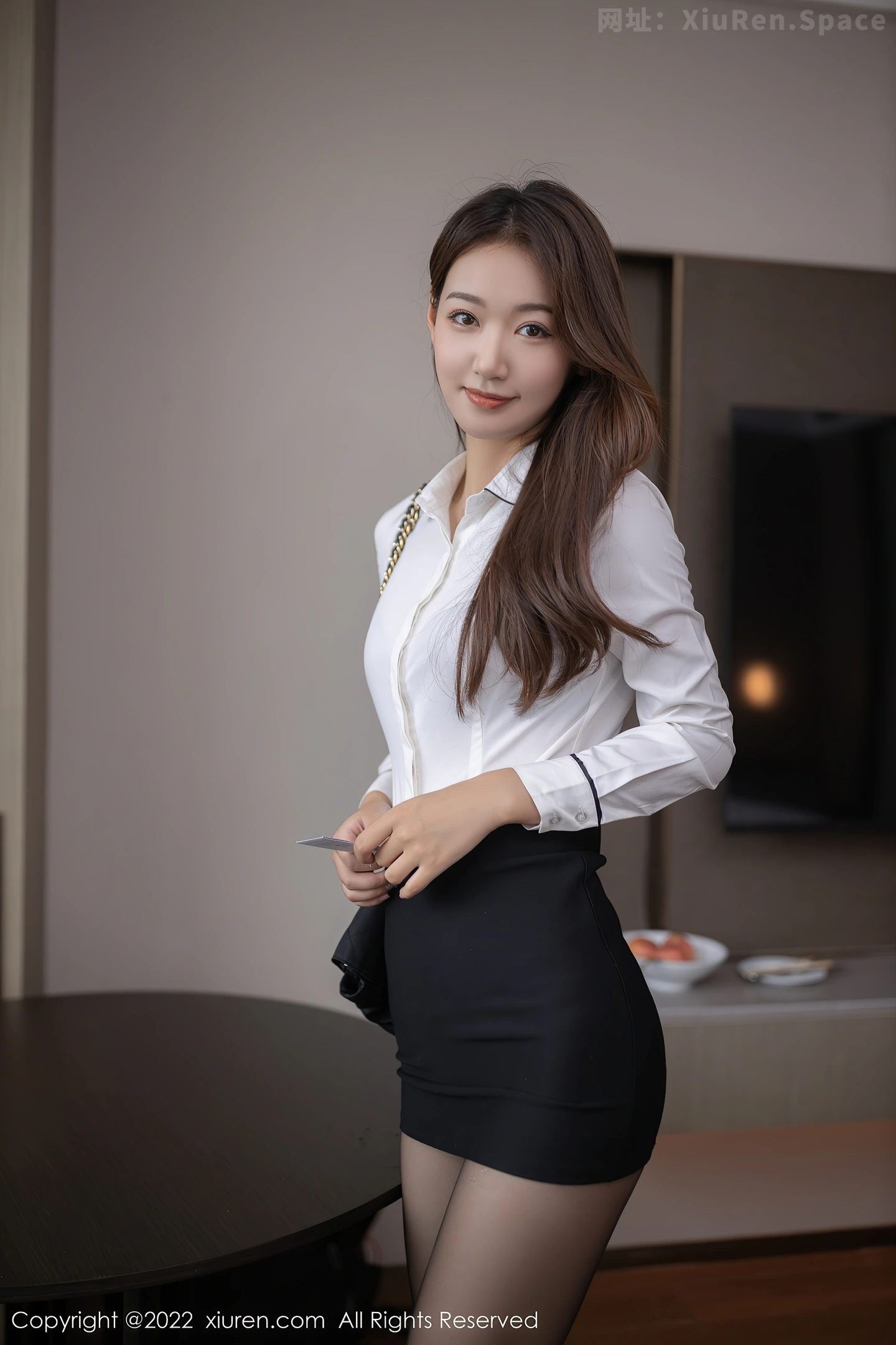 图片[3]-[XiuRen秀人网]VOL.4701 模特唐安琪珠三角旅拍简约白T配黑短裙超薄黑丝撩人诱惑写真77P-秀人网官方网站